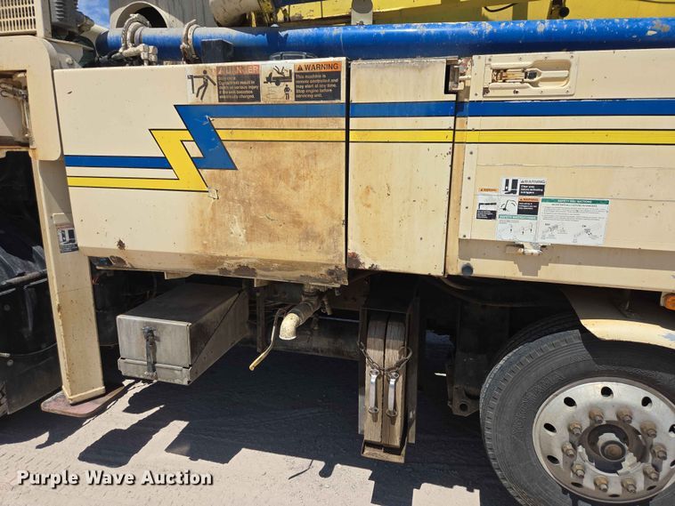 image for item DP8951 2002 Freightliner Condor concrete pump truck
