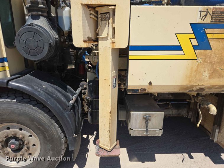 image for item DP8951 2002 Freightliner Condor concrete pump truck