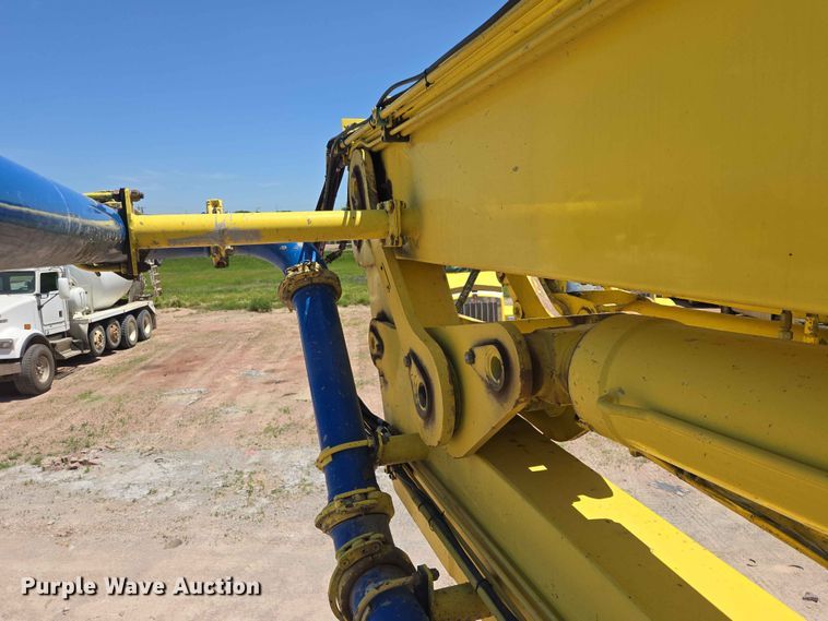 image for item DP8951 2002 Freightliner Condor concrete pump truck