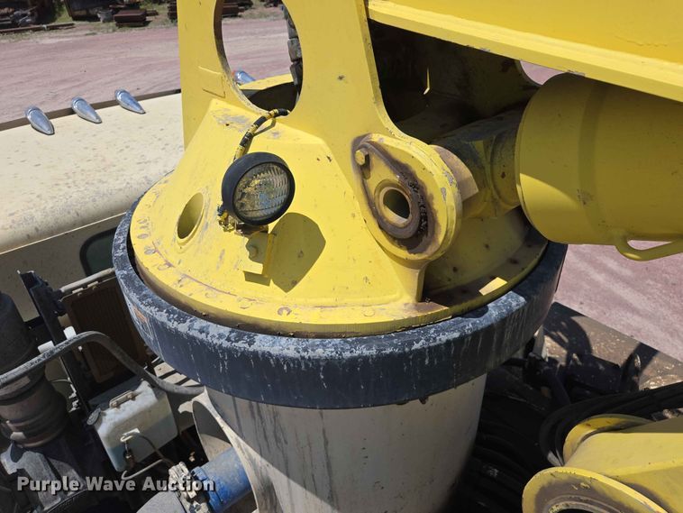 image for item DP8951 2002 Freightliner Condor concrete pump truck