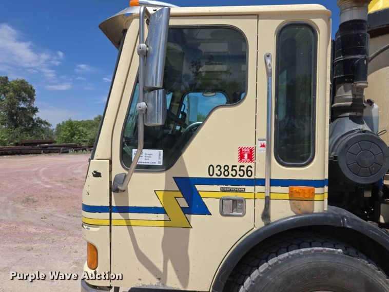 image for item DP8951 2002 Freightliner Condor concrete pump truck