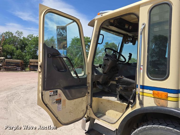 image for item DP8951 2002 Freightliner Condor concrete pump truck