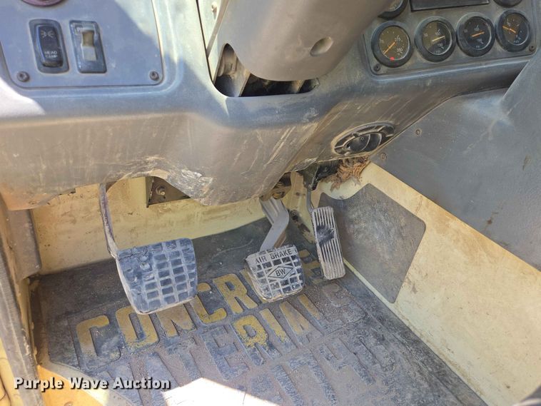 image for item DP8951 2002 Freightliner Condor concrete pump truck