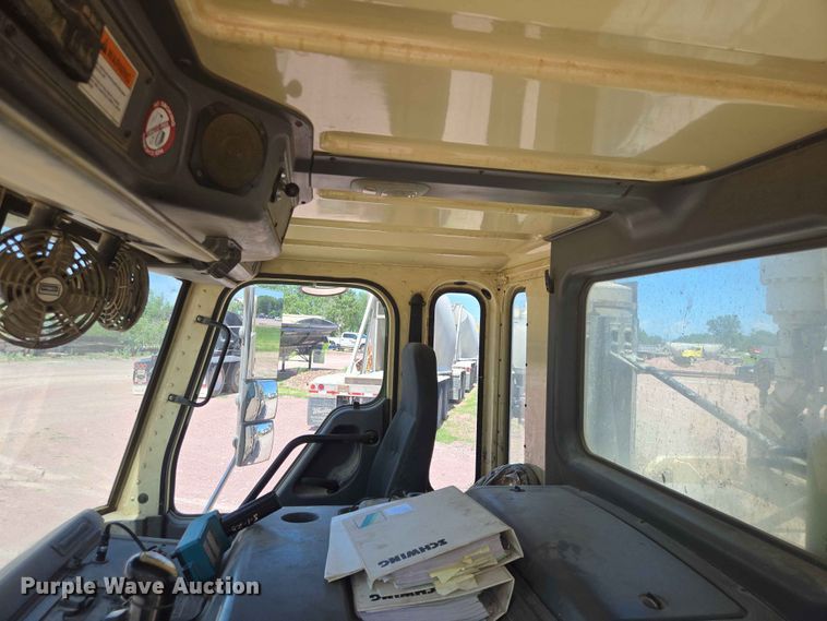 image for item DP8951 2002 Freightliner Condor concrete pump truck