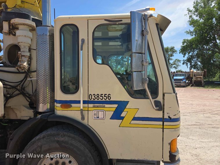 image for item DP8951 2002 Freightliner Condor concrete pump truck