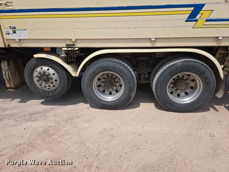 image for item DP8951 2002 Freightliner Condor concrete pump truck