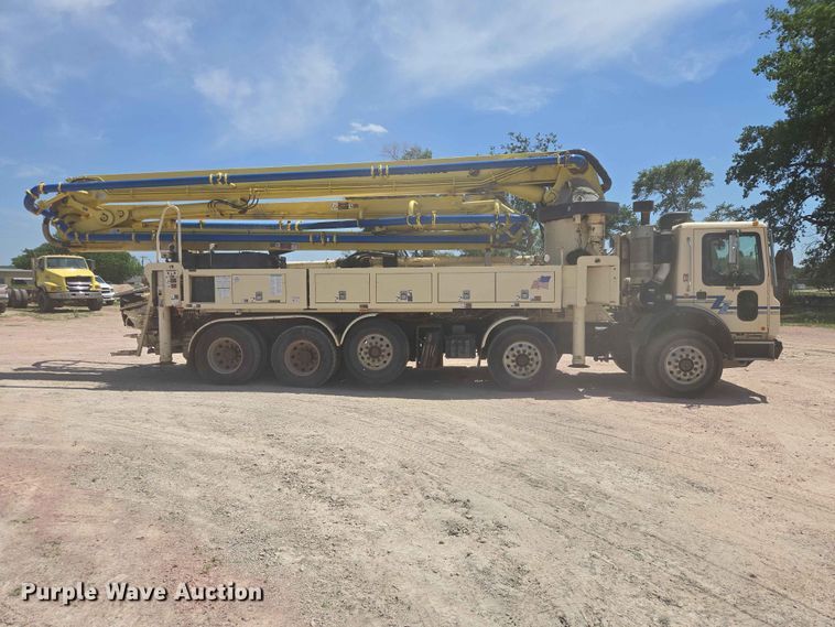 image for item DP8952 2013 Mack MRU 613 concrete pump truck