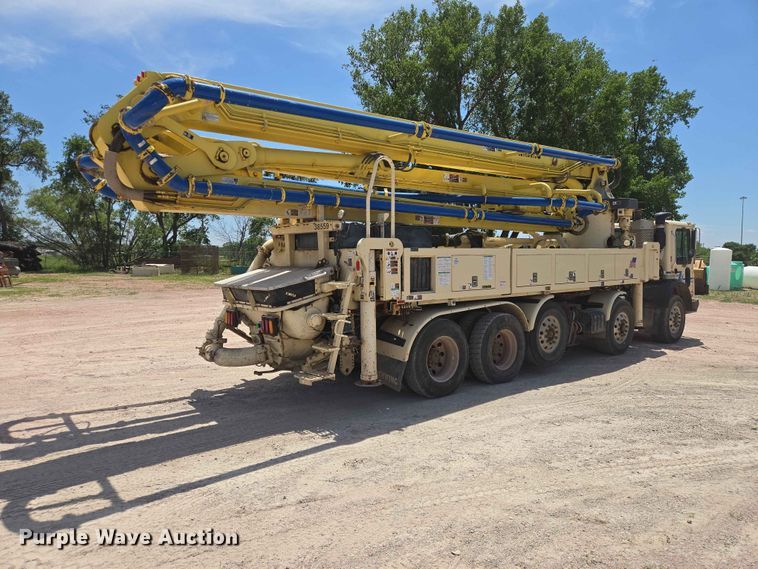 image for item DP8952 2013 Mack MRU 613 concrete pump truck