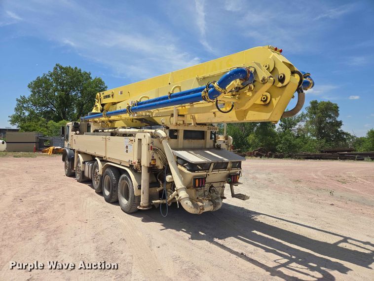 image for item DP8952 2013 Mack MRU 613 concrete pump truck