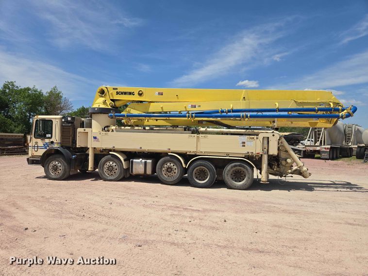 image for item DP8952 2013 Mack MRU 613 concrete pump truck