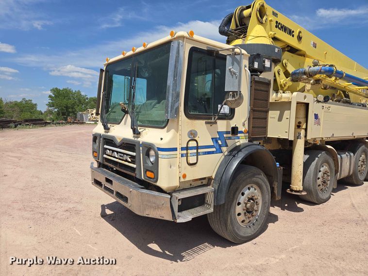 image for item DP8952 2013 Mack MRU 613 concrete pump truck