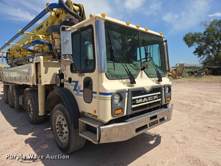 image for item DP8952 2013 Mack MRU 613 concrete pump truck