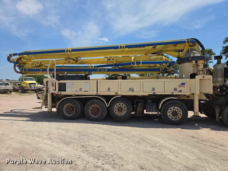 image for item DP8952 2013 Mack MRU 613 concrete pump truck