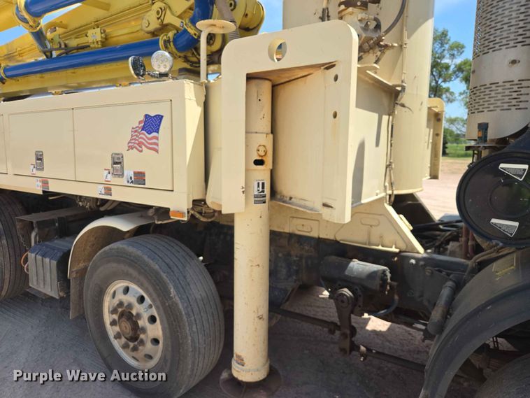 image for item DP8952 2013 Mack MRU 613 concrete pump truck