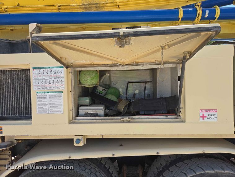 image for item DP8952 2013 Mack MRU 613 concrete pump truck
