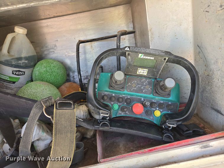 image for item DP8952 2013 Mack MRU 613 concrete pump truck