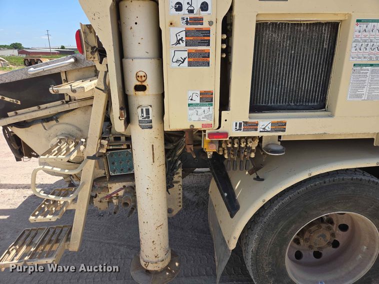 image for item DP8952 2013 Mack MRU 613 concrete pump truck