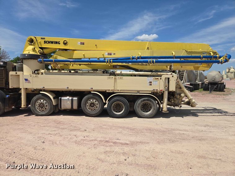 image for item DP8952 2013 Mack MRU 613 concrete pump truck
