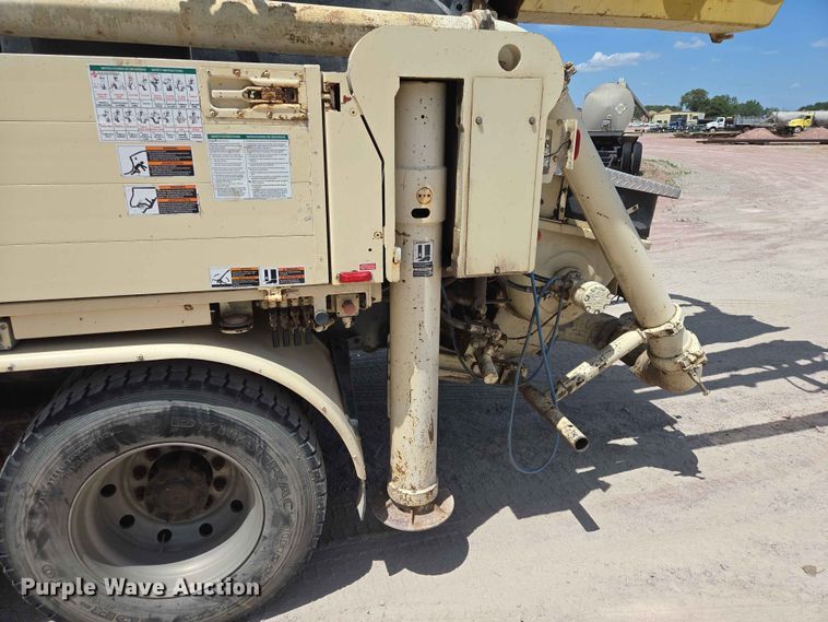 image for item DP8952 2013 Mack MRU 613 concrete pump truck