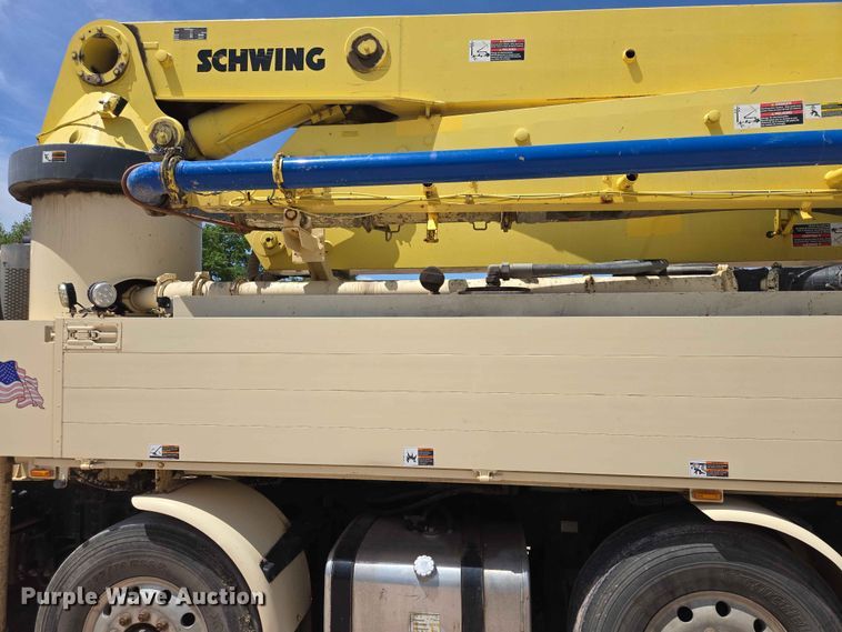 image for item DP8952 2013 Mack MRU 613 concrete pump truck