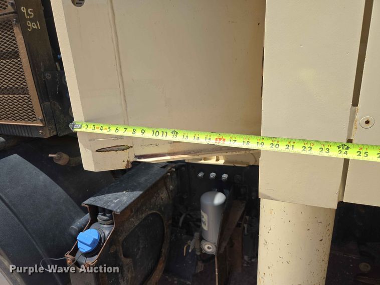 image for item DP8952 2013 Mack MRU 613 concrete pump truck