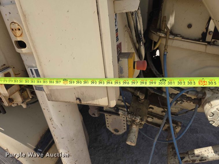 image for item DP8952 2013 Mack MRU 613 concrete pump truck