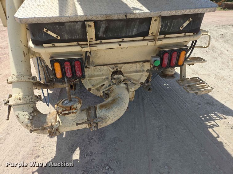 image for item DP8952 2013 Mack MRU 613 concrete pump truck