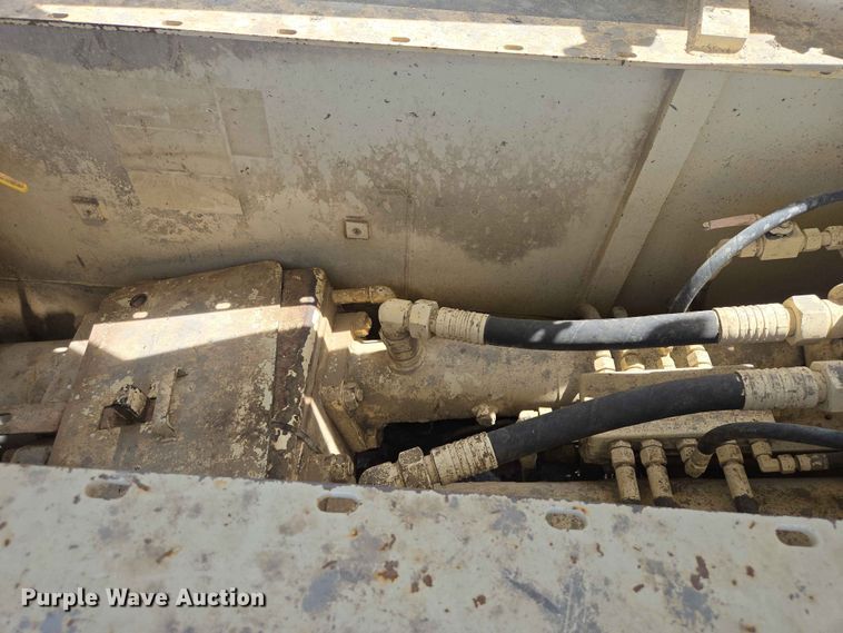 image for item DP8952 2013 Mack MRU 613 concrete pump truck