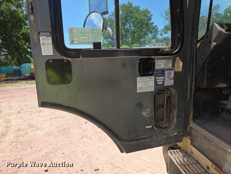 image for item DP8952 2013 Mack MRU 613 concrete pump truck
