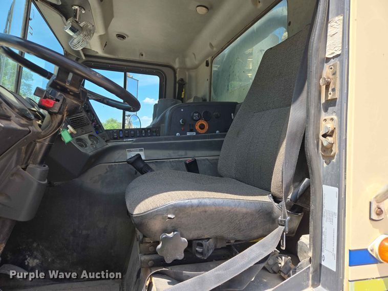 image for item DP8952 2013 Mack MRU 613 concrete pump truck