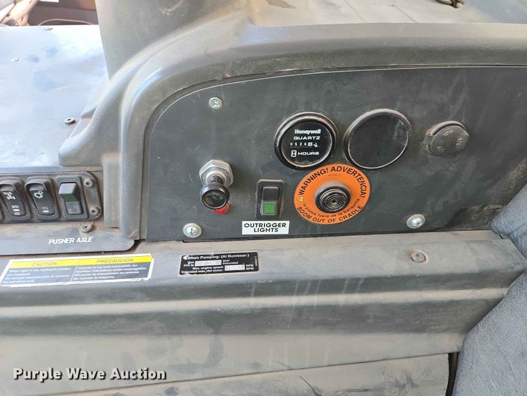 image for item DP8952 2013 Mack MRU 613 concrete pump truck