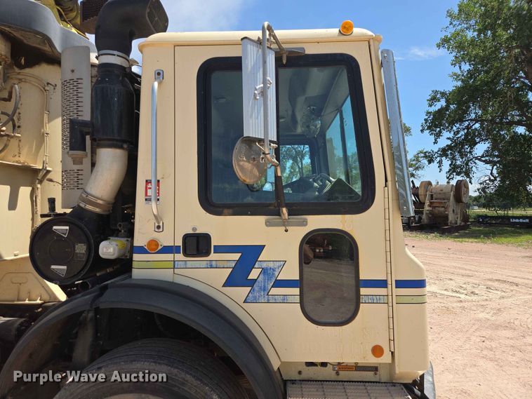 image for item DP8952 2013 Mack MRU 613 concrete pump truck