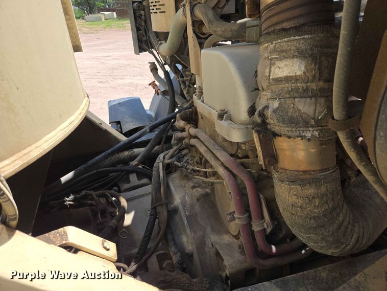 image for item DP8952 2013 Mack MRU 613 concrete pump truck