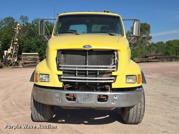 image for item DP8958 1998 Ford truck cab and chassis