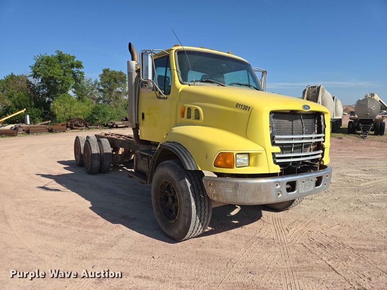 image for item DP8958 1998 Ford truck cab and chassis