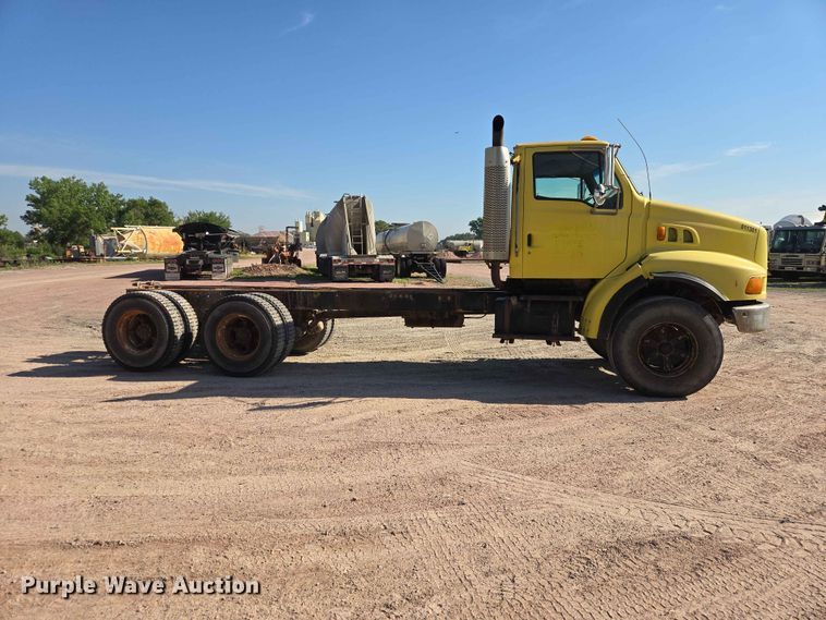 image for item DP8958 1998 Ford truck cab and chassis