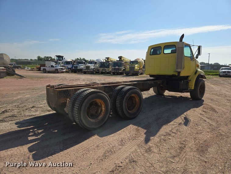 image for item DP8958 1998 Ford truck cab and chassis
