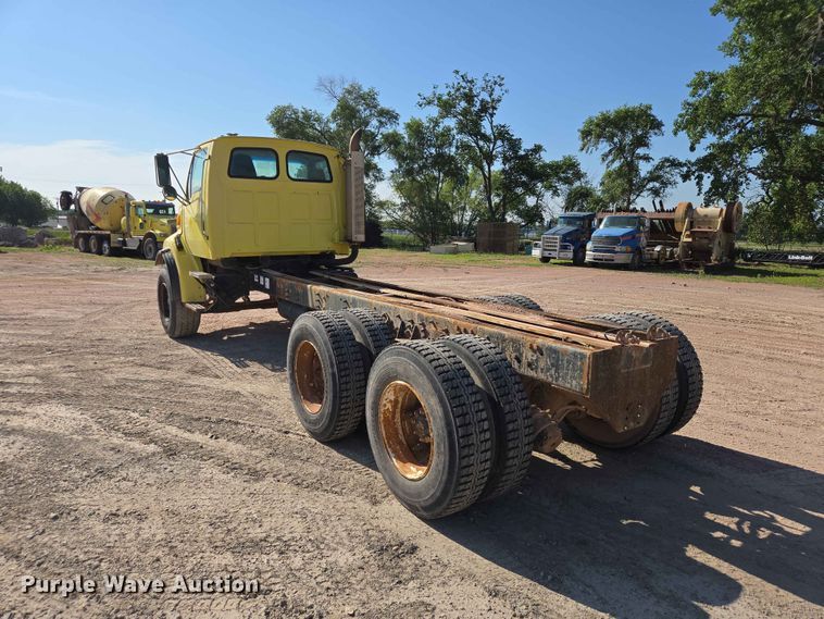 image for item DP8958 1998 Ford truck cab and chassis
