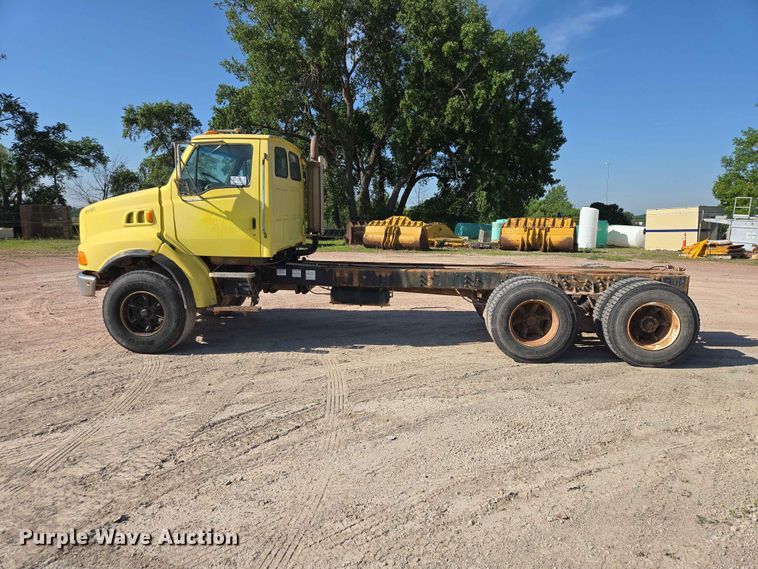 image for item DP8958 1998 Ford truck cab and chassis