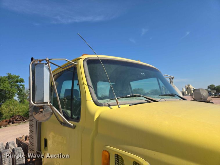 image for item DP8958 1998 Ford truck cab and chassis