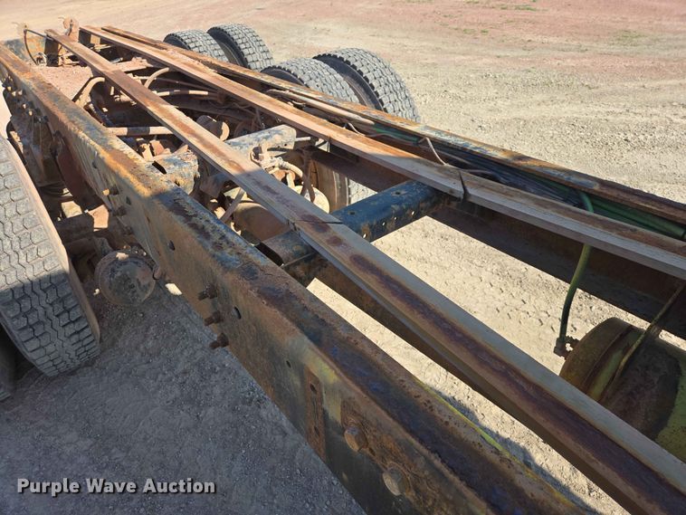 image for item DP8958 1998 Ford truck cab and chassis