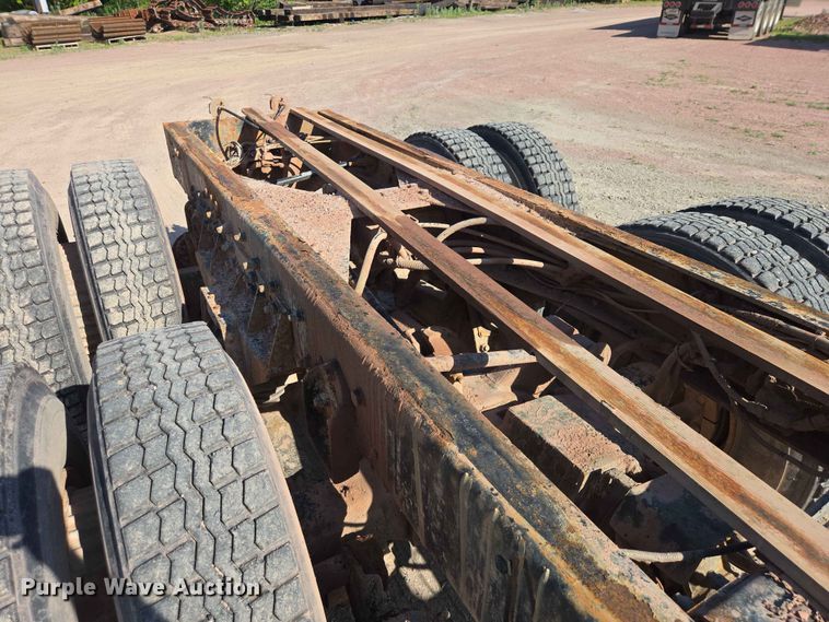 image for item DP8958 1998 Ford truck cab and chassis