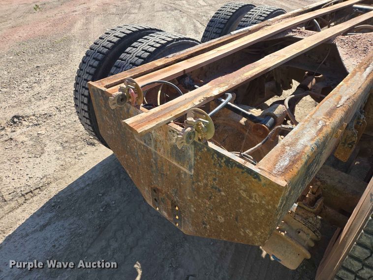 image for item DP8958 1998 Ford truck cab and chassis