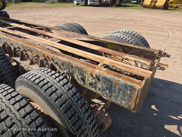 image for item DP8958 1998 Ford truck cab and chassis
