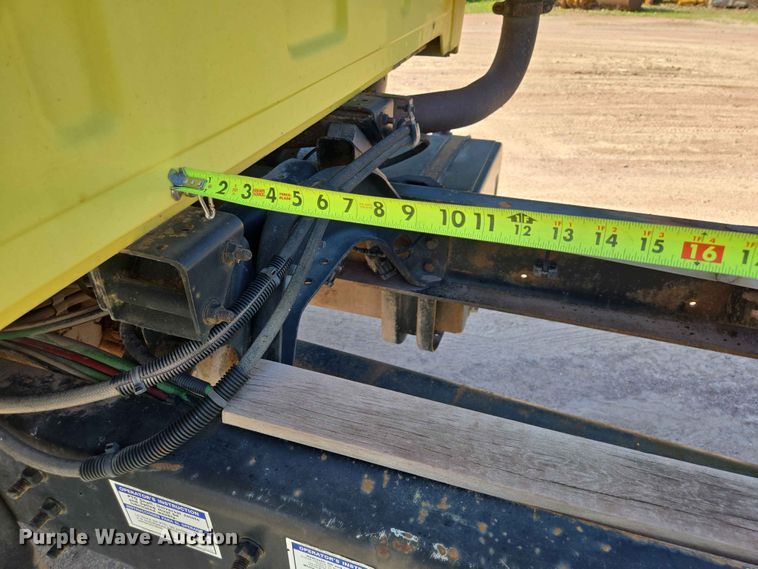image for item DP8958 1998 Ford truck cab and chassis