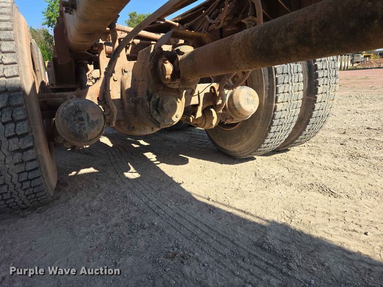 image for item DP8958 1998 Ford truck cab and chassis