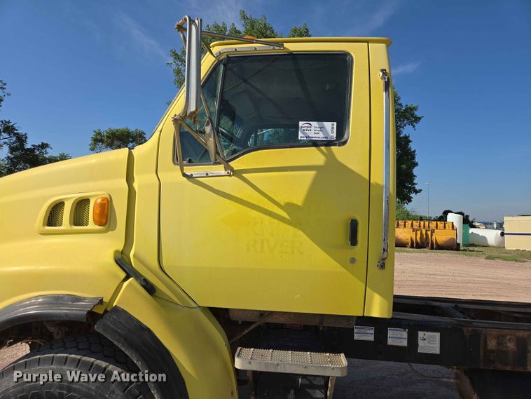 image for item DP8958 1998 Ford truck cab and chassis