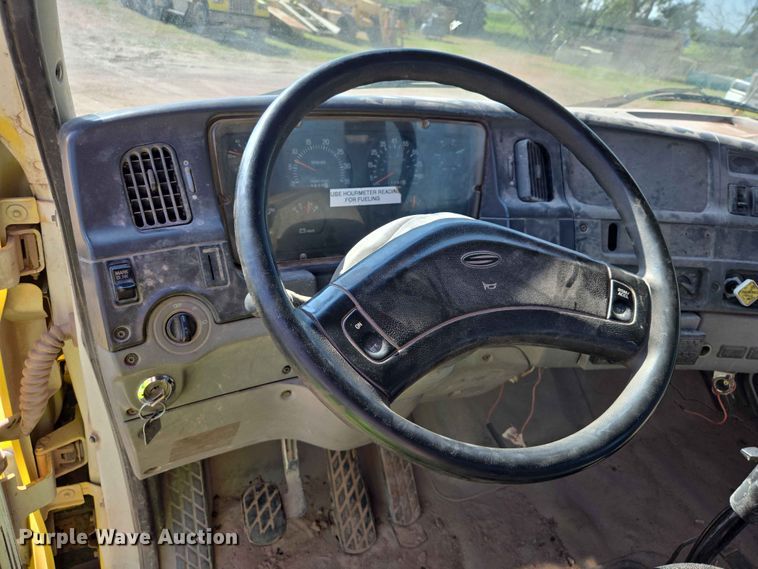 image for item DP8958 1998 Ford truck cab and chassis