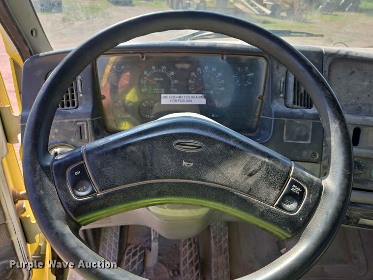image for item DP8958 1998 Ford truck cab and chassis