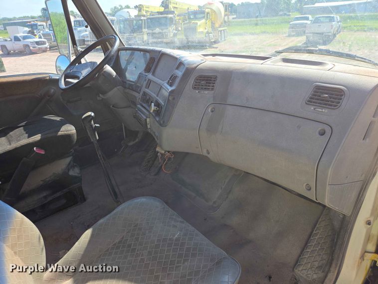 image for item DP8958 1998 Ford truck cab and chassis
